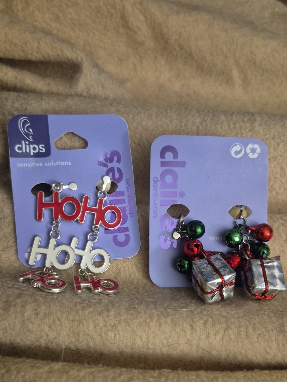Claire's Kids Holiday Ho Ho and Jingle Gift Earrings - Red, White, Green